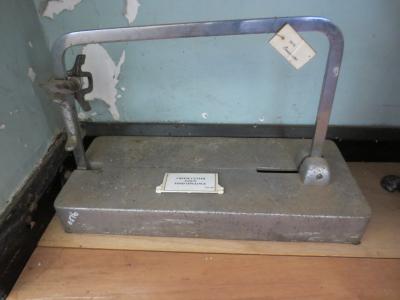 CHEESE CUTTER