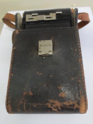 KODAK CAMERA--NO2 FOLDING AUTOGRAPHIC BROWNIE WITH CASE