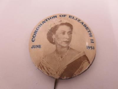 BADGE --CORONATION OFQUEEN ELIZABETH 11