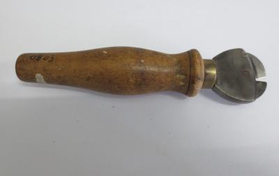 LEATHER CUTTING TOOL