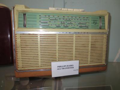 PHILLIPS TRANSISTOR RADIO