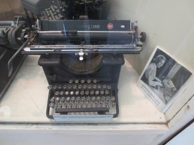 REMINGTON TYPEWRITER