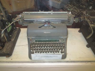 OLYMPIC TYPWRITER