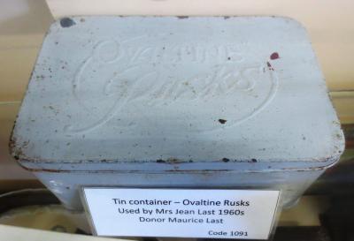 TIN CONTAINER OVALTINE RUSKS