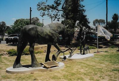CLYDESDALE SCULPTURE UNVEILING 2001