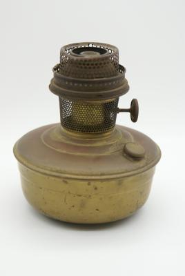 KEROSENE MANTLE LAMP