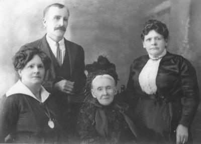 Nannup Telegraph September 2014. Nannup Historical Society Article - History of Kidd Family by Neville Tanner. 
