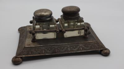 INK STAND INCLUDES WELLS; TROPHY