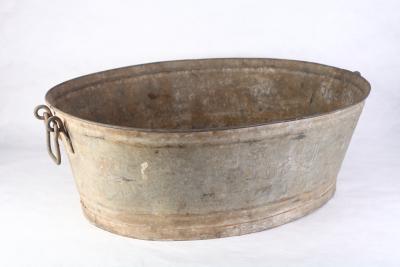 BATH TUB