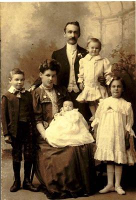 PEET, J THOMAS AND MABEL, WITH THEIR CHILDREN