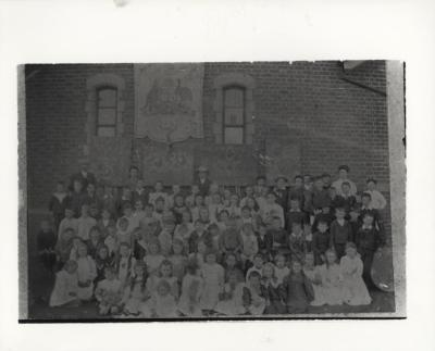 PUPILS & TEACHER AT NEWCASTLE (TOODYAY) SCHOOL DUKE STREET 1908