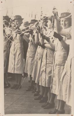 POSTCARD: LADIES OF THE VOLUNTARY AID DETATCHMENT VAD - EDNA BONE AND DOT HANNIGAN