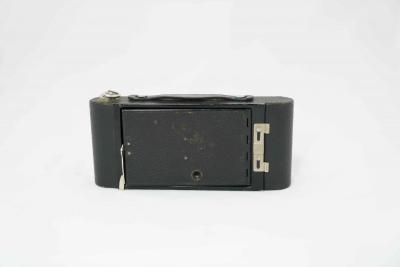 CAMERA: NO. 2-A FOLDING AUTOGRAPHIC BROWNIE WITH CASE