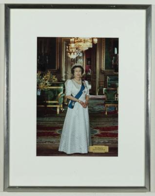 PHOTOGRAPHIC PORTRAIT (FRAMED): 'QUEEN ELIZABETH II'