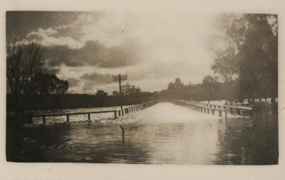 NEWCASTLE BRIDGE AND AVON RIVER IN FLOOD 1930