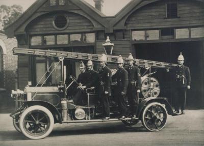 PHOTOGRAPH: SUBIACO FIRE BRIGADE MEN & ENGINE OUTSIDE FIRE STATION, CIRCA 1920