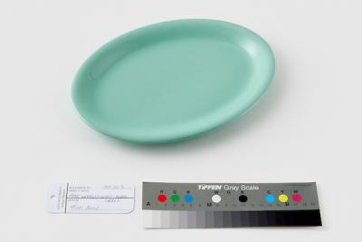 PLATE: WEMBLEY WARE, OVAL, GREEN