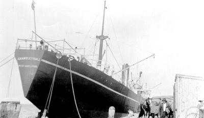 Cargo ship "Grantley Hall" at Esperance.