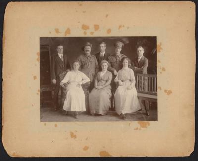 PHOTOGRAPH: JONES FAMILY STUDIO PORTRAIT