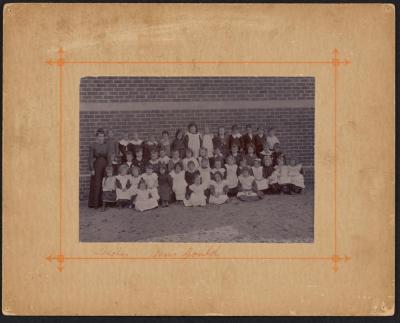 PHOTOGRAPH: CLASS GROUP WITH MISS GOULD