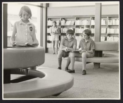 PHOTOGRAPH: CHILDREN IN THE CHILDREN'S LIBRARY