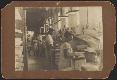 PHOTOGRAPH: CALYX POTTERY - WORKERS, PLATE MAKERS