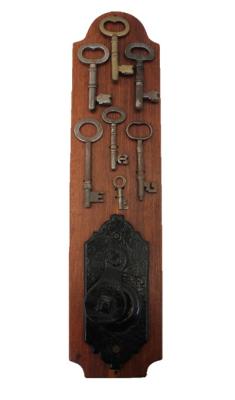 PLAQUE WITH KEYS AND PEEPHOLE