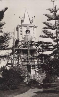 POSTCARD: SUBIACO WAR MEMORIAL UNDER CONSTRUCTION