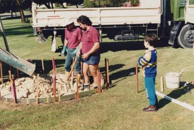 PHOTOGRAPH: BUILDING AND ERECTING OF SIGN FOR JUALBUP LAKE