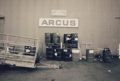 PHOTOGRAPH: ARCUS YARD, SONYA SEARS, 1997