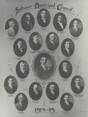 PHOTOGRAPH: MAYOR AND COUNCILLORS 1918 - 1919