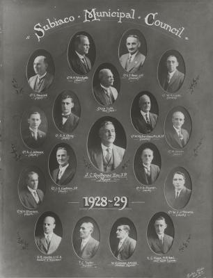 PHOTOGRAPH: MAYOR AND COUNCILLORS 1928 - 1929