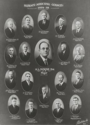 PHOTOGRAPH: MAYOR AND COUNCILLORS 1934 - 1935