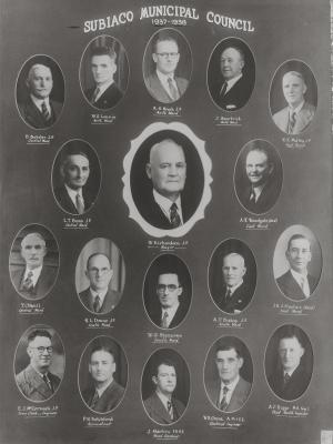 PHOTOGRAPH: MAYOR AND COUNCILLORS 1937 - 1938