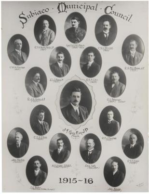 PHOTOGRAPH: MAYOR AND COUNCILLORS 1915 - 1916