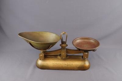 BALANCE SCALE - AVERY