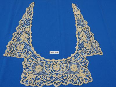 LACE, BOBBIN, BEDFORDSHIRE, COLLAR