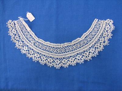 LACE, BOBBIN, BEDFORDSHIRE, COLLAR