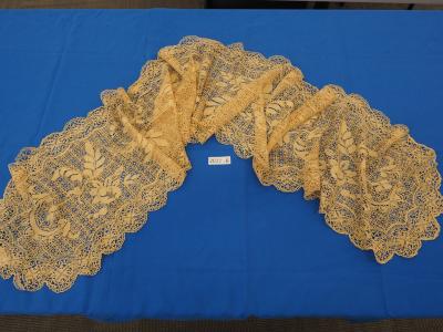 LACE, BOBBIN, MALTESE, SHAWL