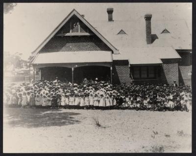 PHOTOGRAPH: SUBIACO SCHOOL CHILDREN