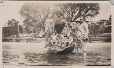 PHOTOGRAPH: PEGGY HENWOOD AND FAMILY AT CRAWLEY BEACH
