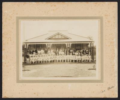 PHOTOGRAPH: SUBIACO TENNIS CLUB HOUSE & MEMBERS C.1925