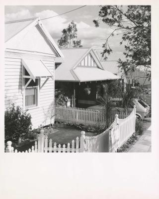 PHOTOGRAPH: WOODEN HOUSE YILGARN STREET, BICENTENNIAL COLLECTION, EDITH COWAN STUDENTS