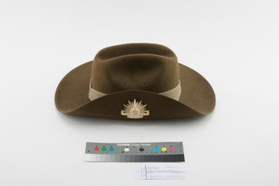 HAT: SLOUCH HAT PRESENTED TO STEPHEN NOWELL MCKENZIE, 1993