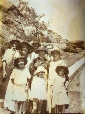 Chuck family and friends at Serpentine Falls Ca1924