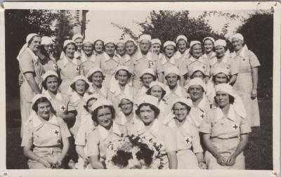 PHOTOGRAPH: LADIES OF THE VAD IN RANKIN GARDENS