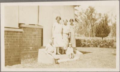 PHOTOGRAPH (DIGITAL COPY): EILEEN, MOTHER, ALICE, PETRA, GEORGIE AT SUBIACO ROAD, WHITE FAMILY