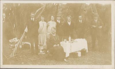 PHOTOGRAPH (DIGITAL COPY): FAMILY GROUP AT MELBOURNE, WHITE FAMILY