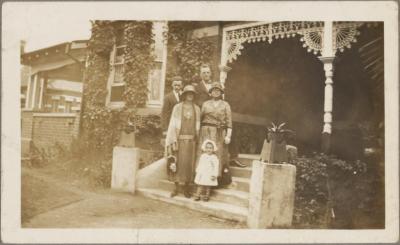 PHOTOGRAPH (DIGITAL COPY): KEITH, GORDON, SHIRLEY, MOTHER AND GEORGIE, SUBIACO ROAD, WHITE FAMILY