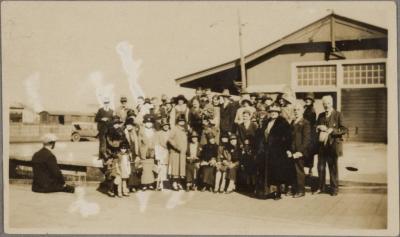 PHOTOGRAPH (DIGITAL COPY): 'AU REVIOUR' MANSFIELD SAILING FOR LONDON 1925, WHITE FAMILY